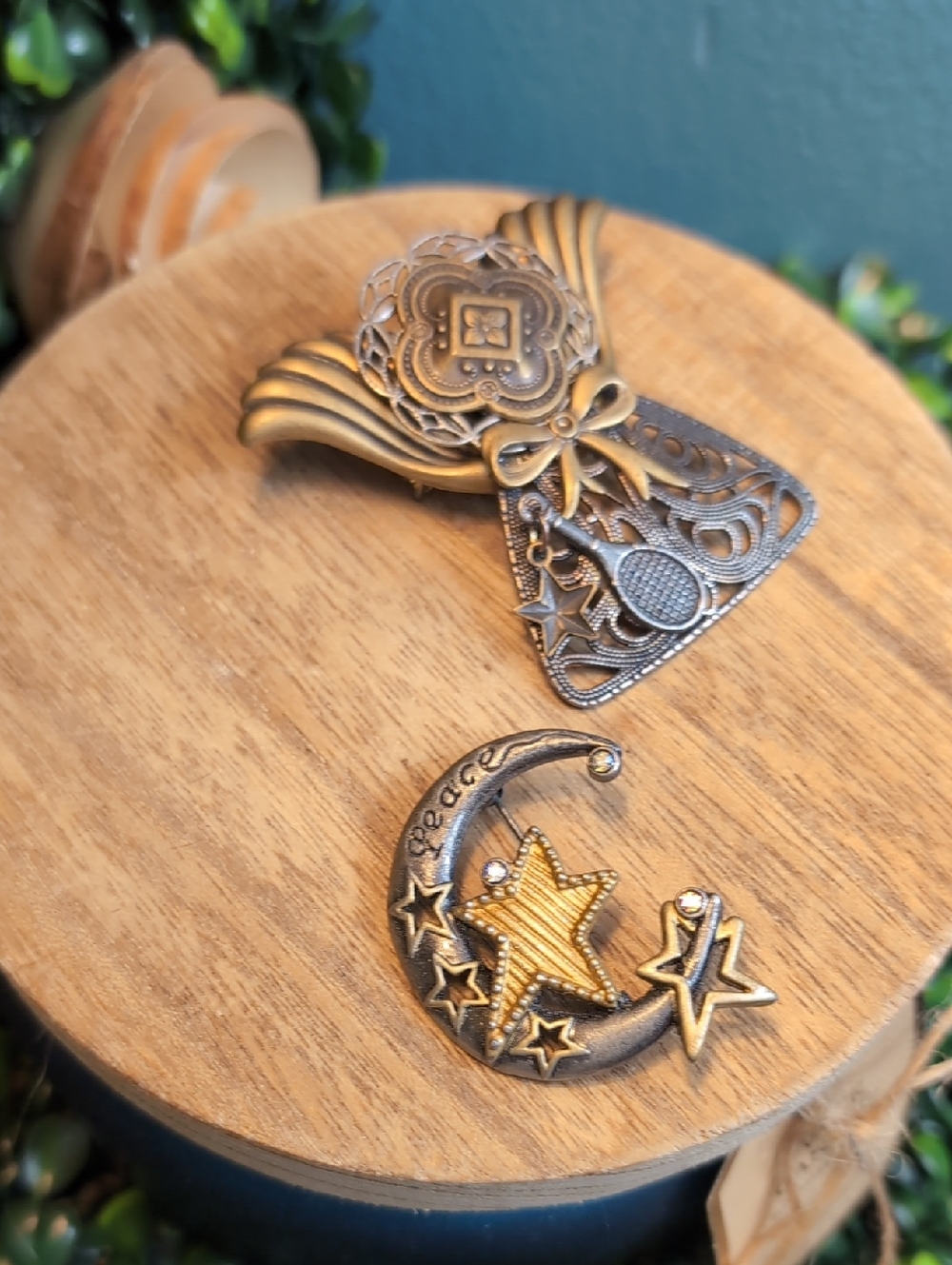 DD Moon & Star and Filigree Brooch Set - Picture 3 of 11